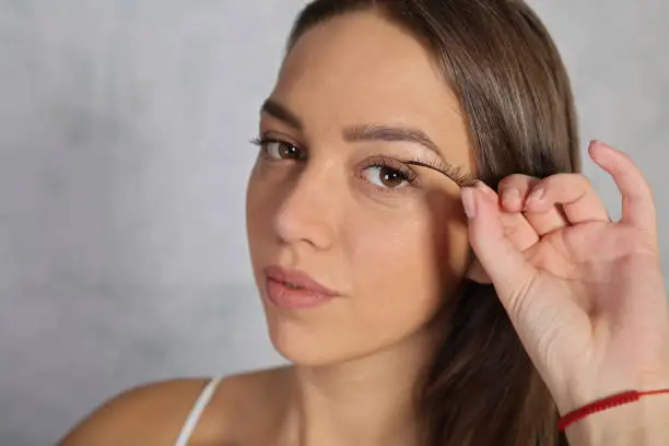 trim lashes
